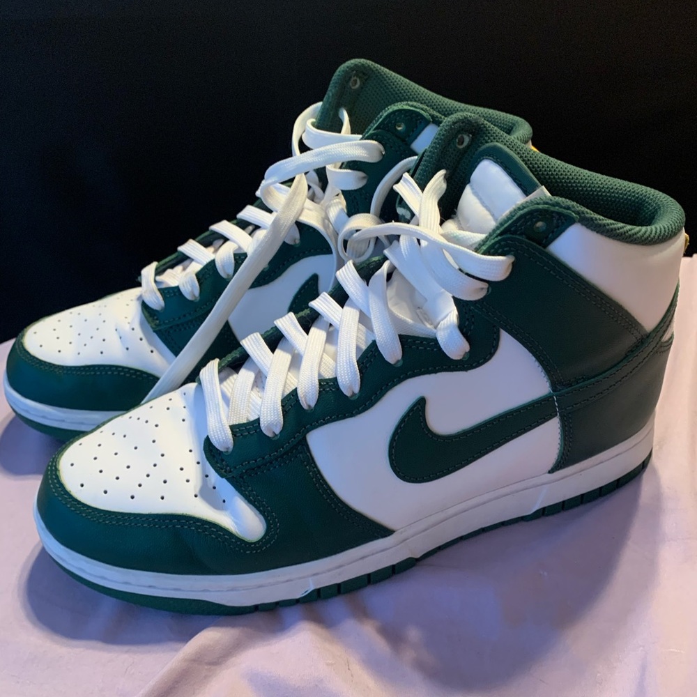 Nike Dunk High Retro in Forest Green- Men’s size 8.5/Women’s size 10